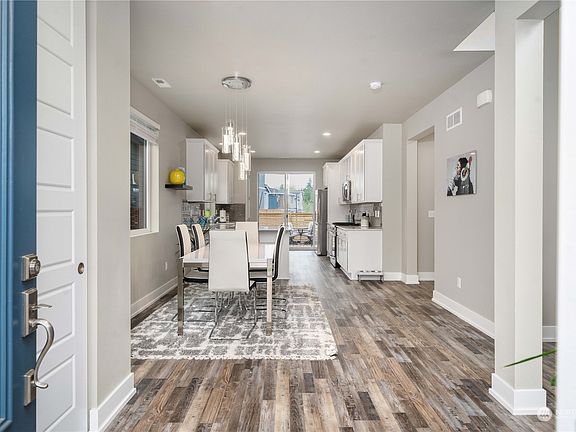 4th image of 19017 Eagle Ridge Drive E