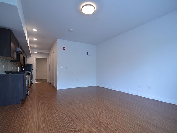 5th image of 1823 18th Ave Unit 207