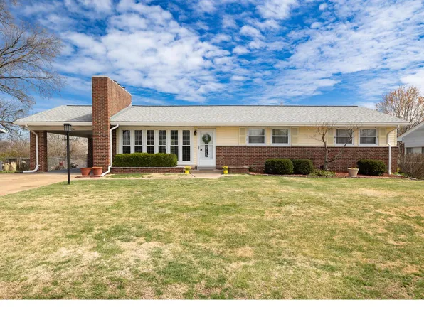 8744 Gayle Ave, Saint Louis, MO 63126