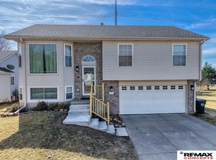 1631 Annette Ln, Lincoln, NE 68512