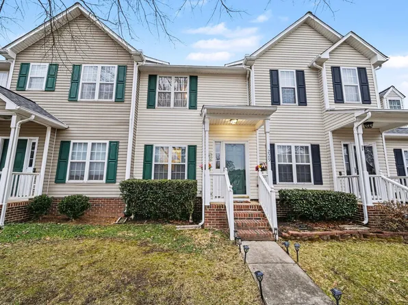 229 Commons Dr, Holly Springs, NC 27540