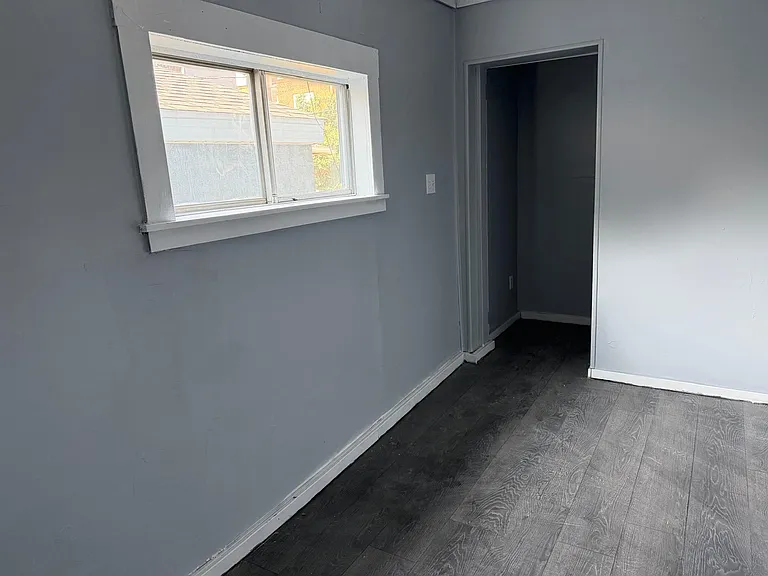 375 Allyn St — Photo 7