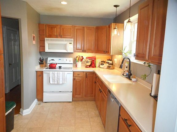 4th image of 6010 Belmont Ave