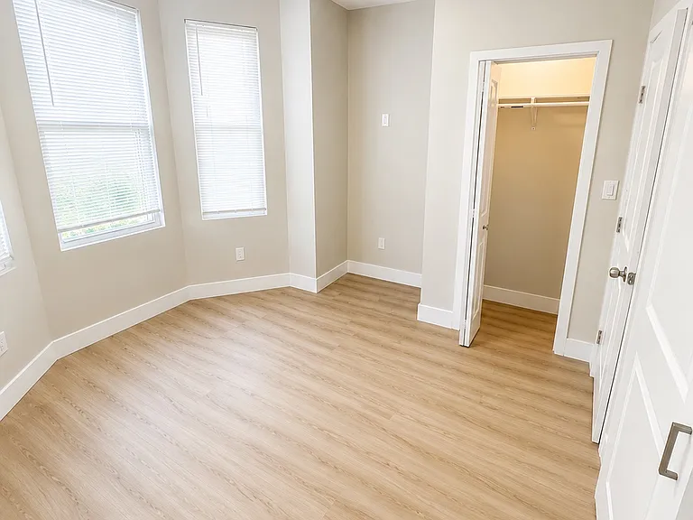 1229 W Seltzer St #2 — Photo 7