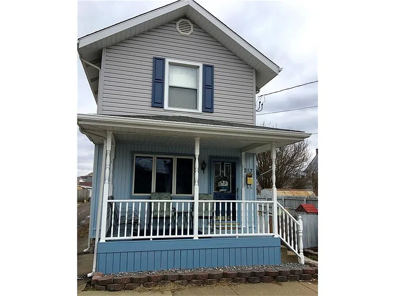 213 6th St photo 1