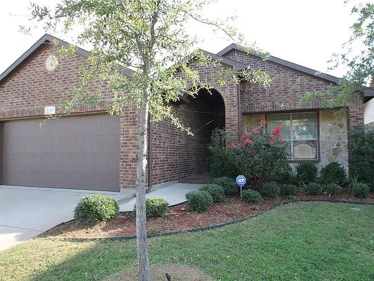 1416 Amazon Dr — Photo 1