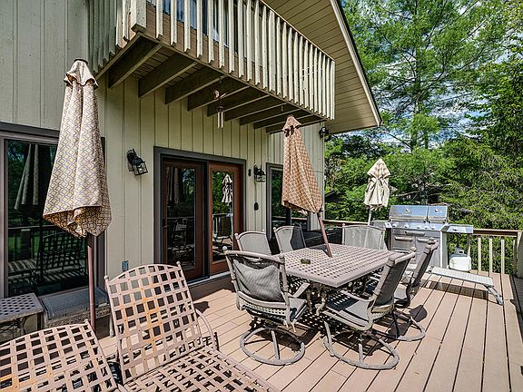 4th image of 134 Sugarbush Cir