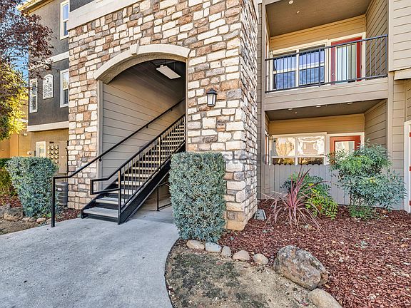 3rd image of 8434 Walerga Rd APT 212