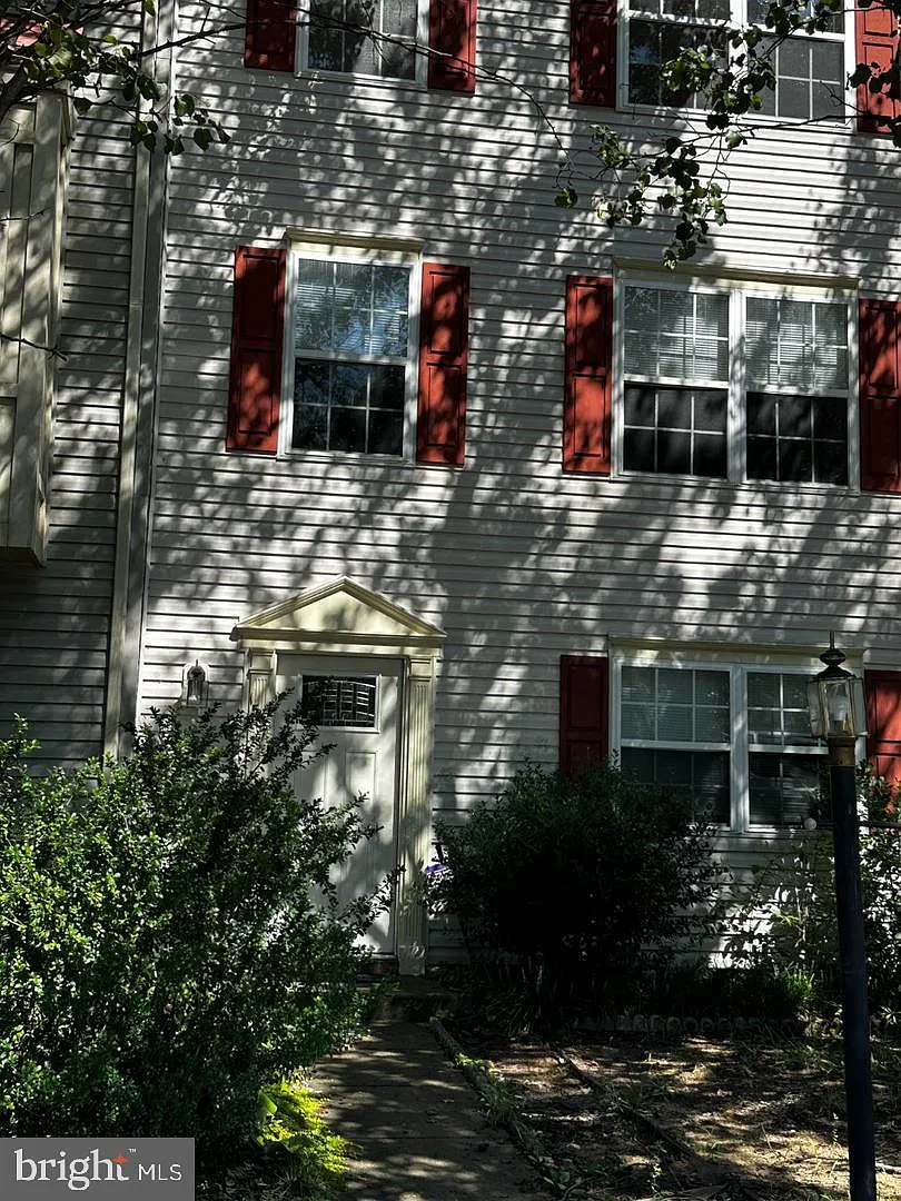 3 bed, 2.0 bath, 2280 sqft, $2,199 — Photo 2