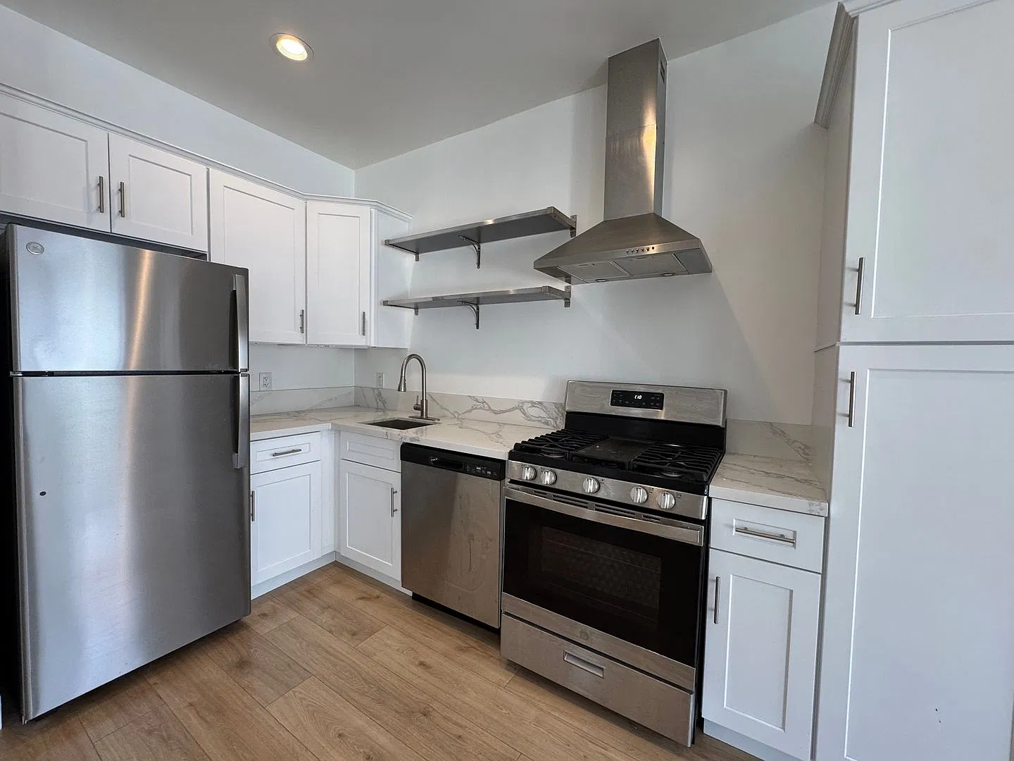Excellent Location! Lots of Natural Light! Amazing Silverlake Location! Near Los Feliz, Echo park — Photo 4