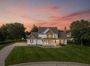 6469 Country Club Dr, Columbus, NE 68601