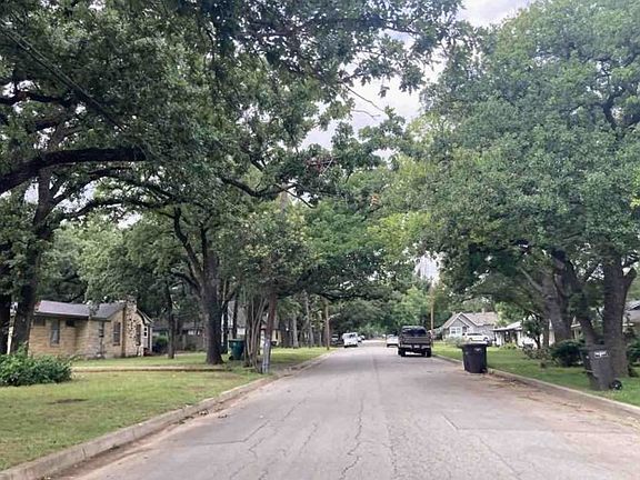 Exterior Neighborhood (street photo)