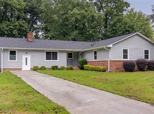 417 Woodlake Dr, Greensboro, NC 27406