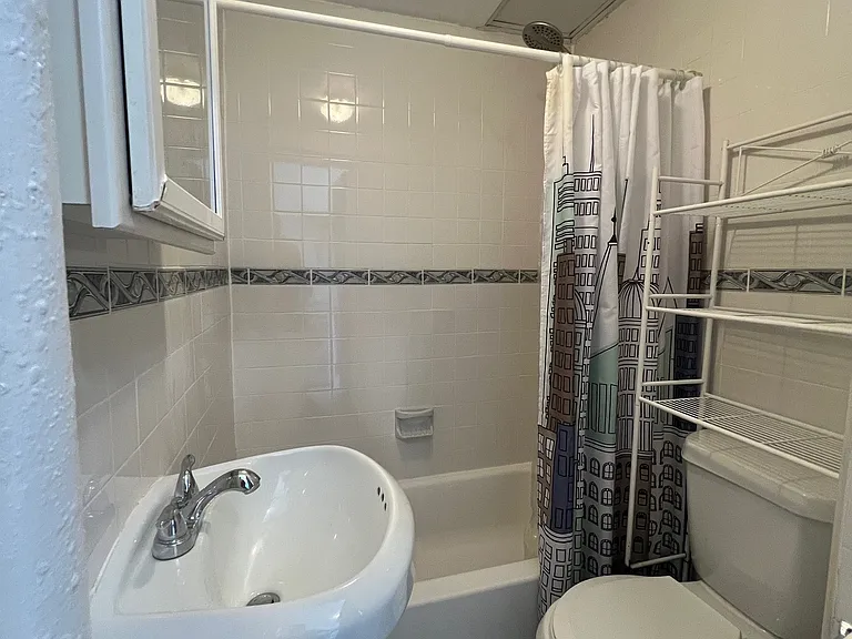 223 Van Brunt St #1R — Photo 8