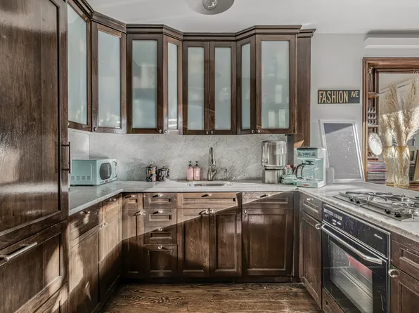 22 West 15th Street image 9 of 18