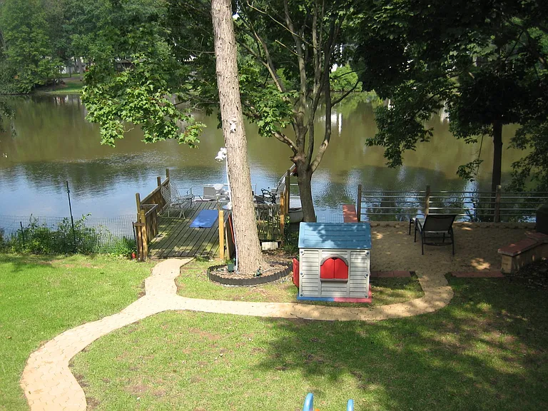 142 Lakeside Dr S — Photo 6