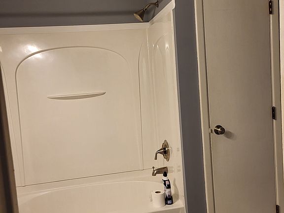 5th image of 1405 N Franklin St