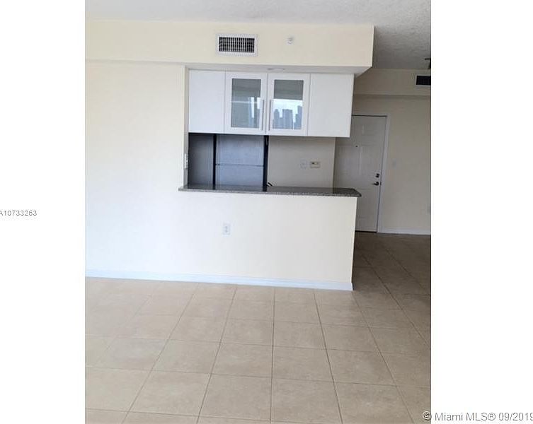 2nd image of 275 NE 18th St APT 906