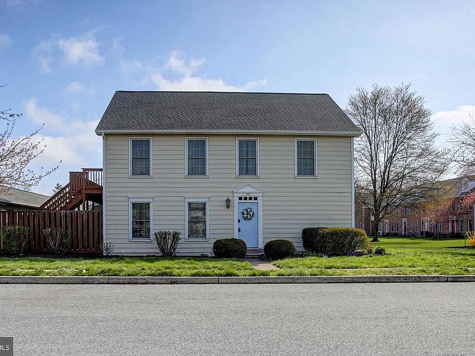 1st image of 483 Delancey Ct