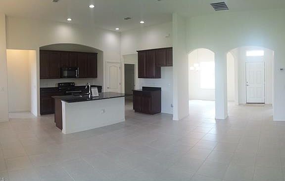 4th image of 422 NW 36th Pl