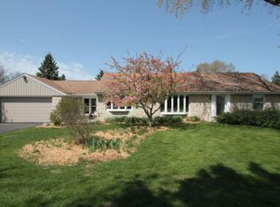 17760 Greenbrier Dr, Brookfield, WI 53045