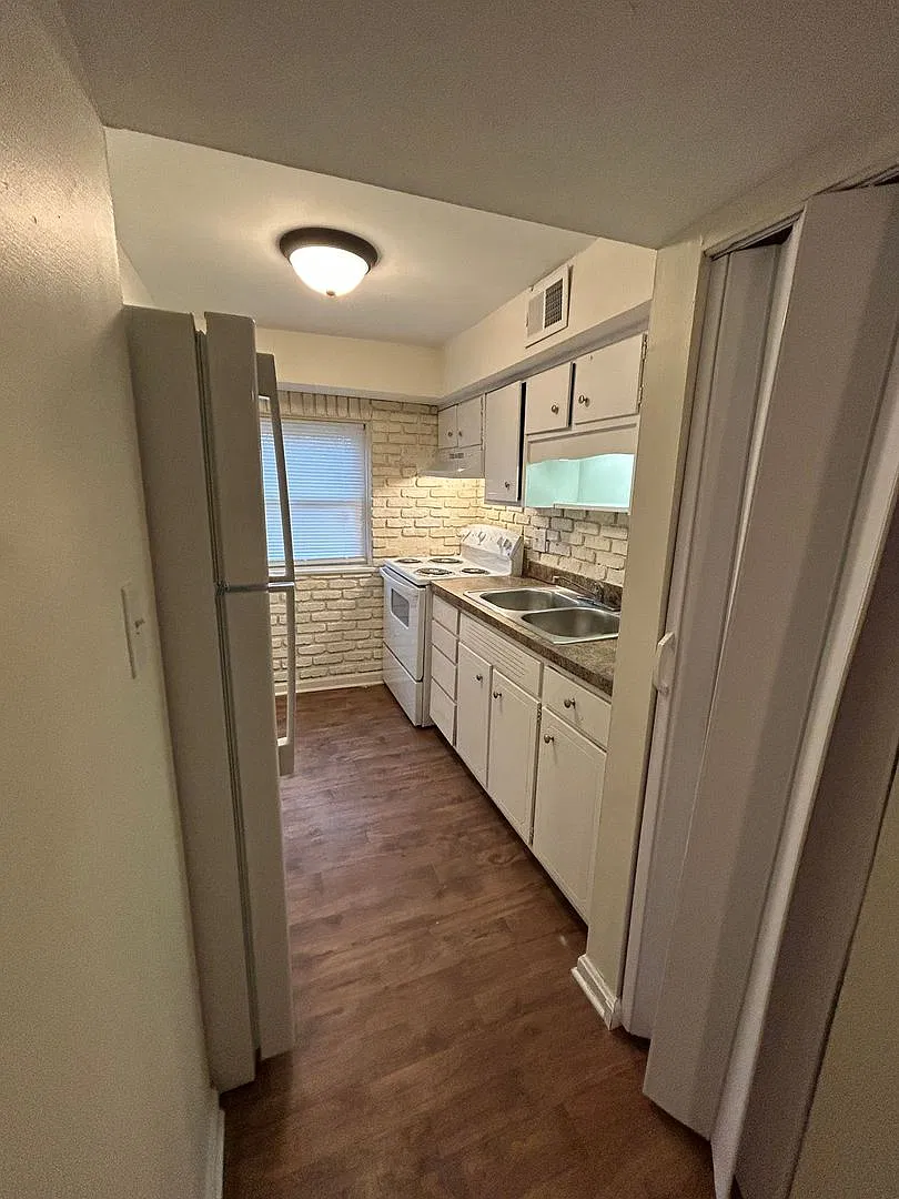 Creekstone Village — Photo 4