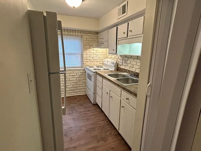 Creekstone Village — Photo 5