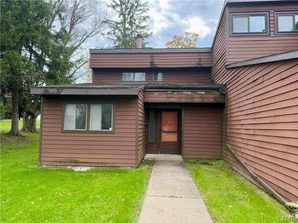 718 Idlewood Blvd, Baldwinsville, NY 13027