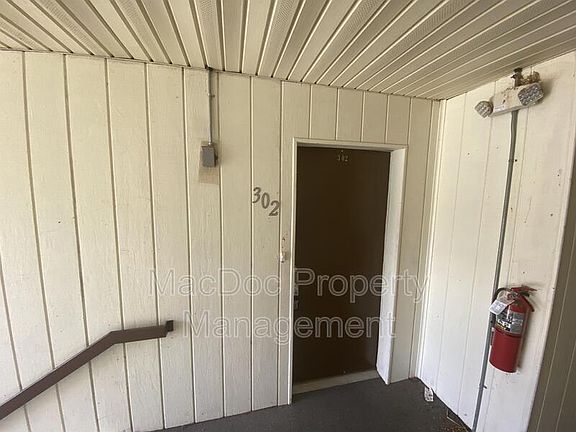 2nd image of 100 Chesterfield Ln APT 302