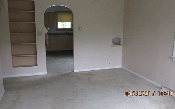 5th image of 828 S Marion St