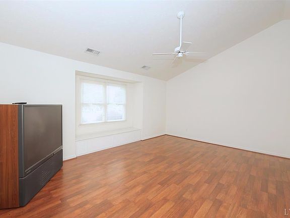 5th image of 102 Village Park Ct
