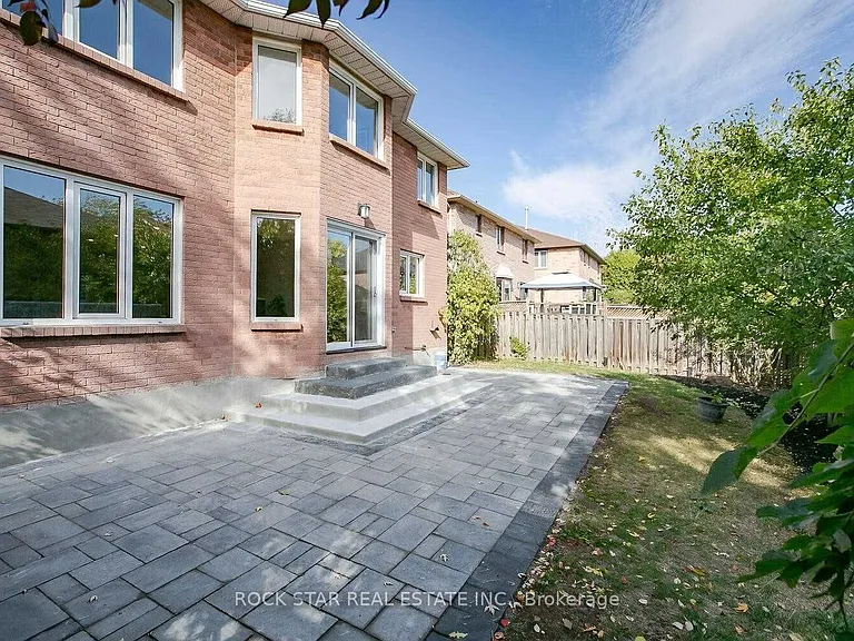 160 River Oaks Blvd E — Photo 39
