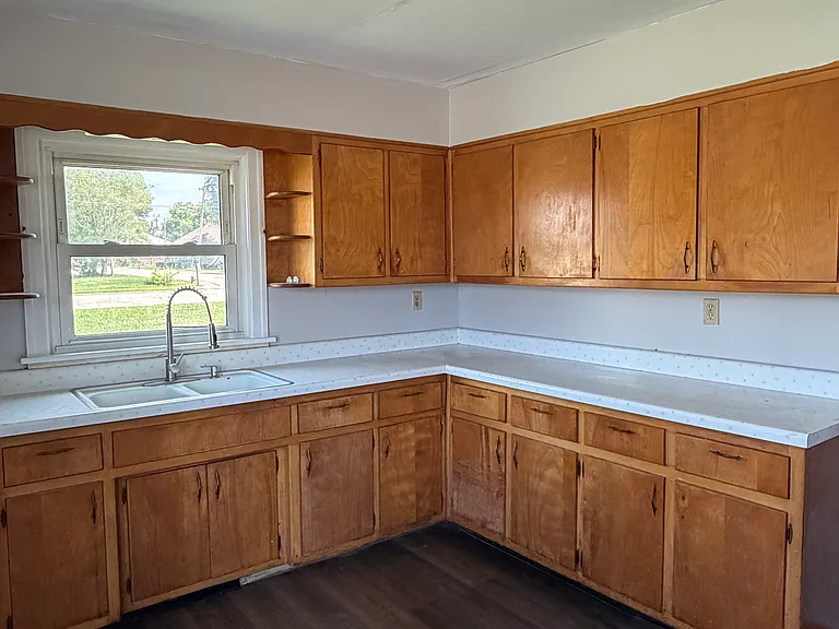 105 N Donk Ave — Photo 4