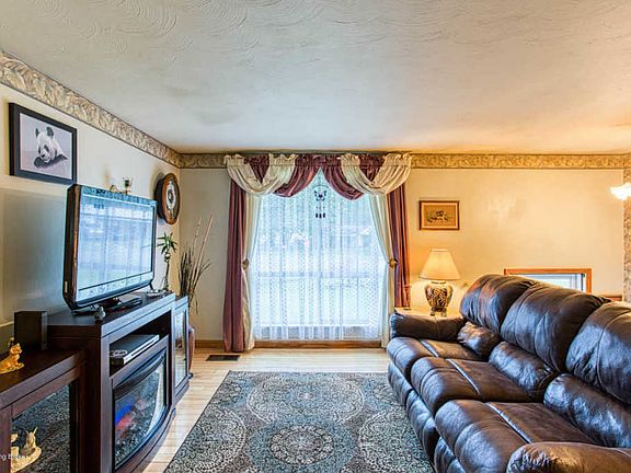 5th image of 10201 Beau Brummell Dr