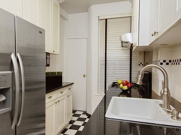 4th image of 138 E 36th St APT 5A