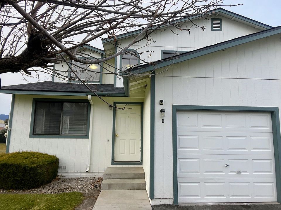 1st image of 1377 Village Way #D