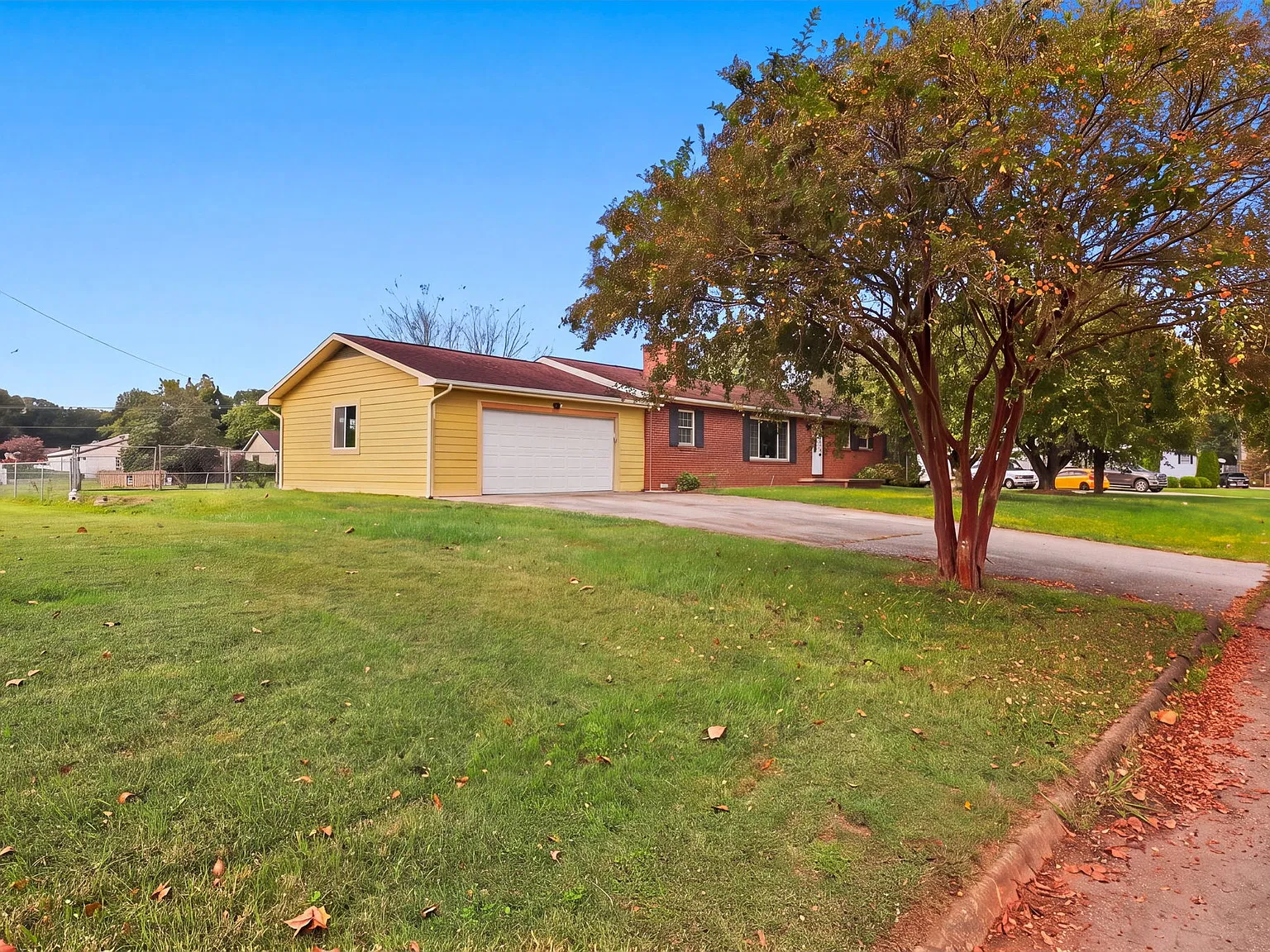 3 bed, 1701 sqft, $2,400 — Photo 3