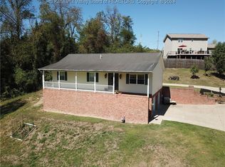 5 Rolling Oaks Ests, Saint Albans, WV 25177