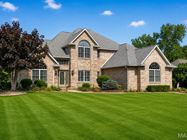 15 Fox Mill Dr, Maryville, IL 62062