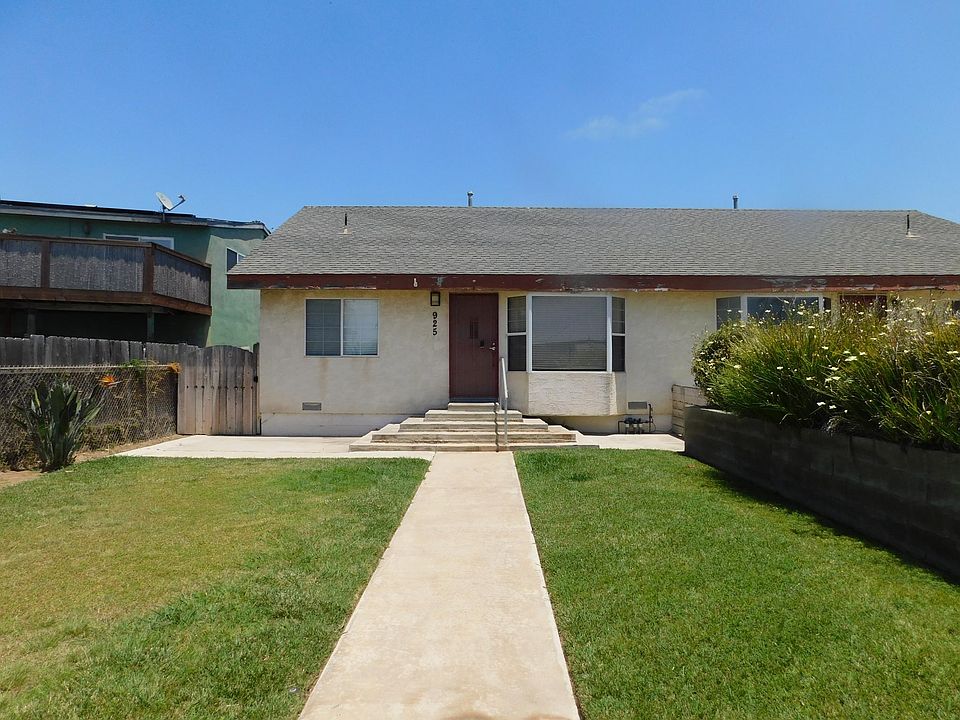 Front entry with large yard