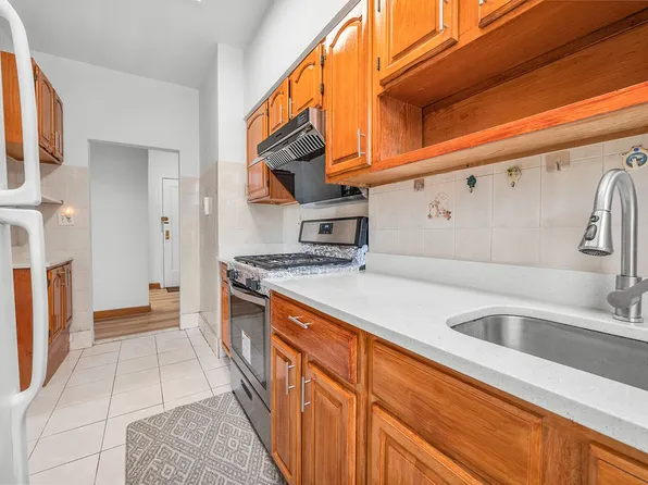 8320 Bay Parkway image 12 of 20