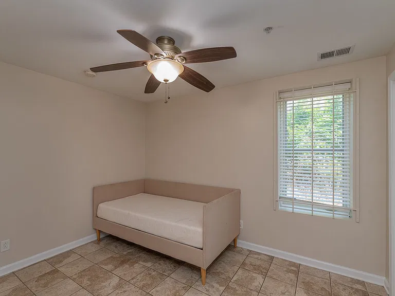 913 Walker St #102 — Photo 20