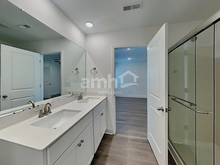 1207 Livengood Way — Photo 12