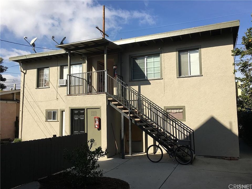 2nd image of 2833 Huron St