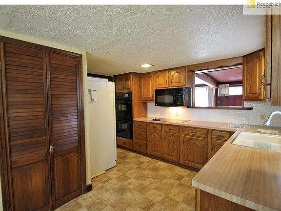Tidy Kitchen Features Newer Appliances - Including Double Oven