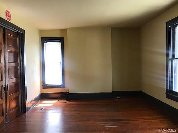 3rd image of 7 Centre Hill Ct