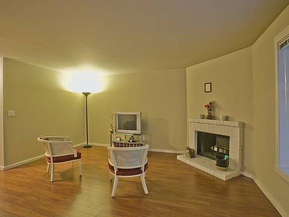 Large Living Room with fi