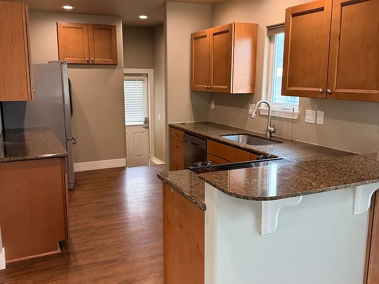1006 Cascade St — Photo 13