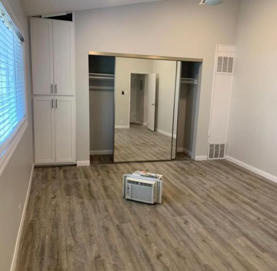 1 bed, 950 sqft, $2,898 — Photo 4