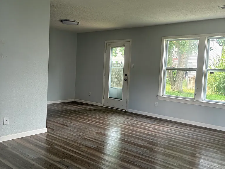 10960 Glenayr Dr — Photo 10